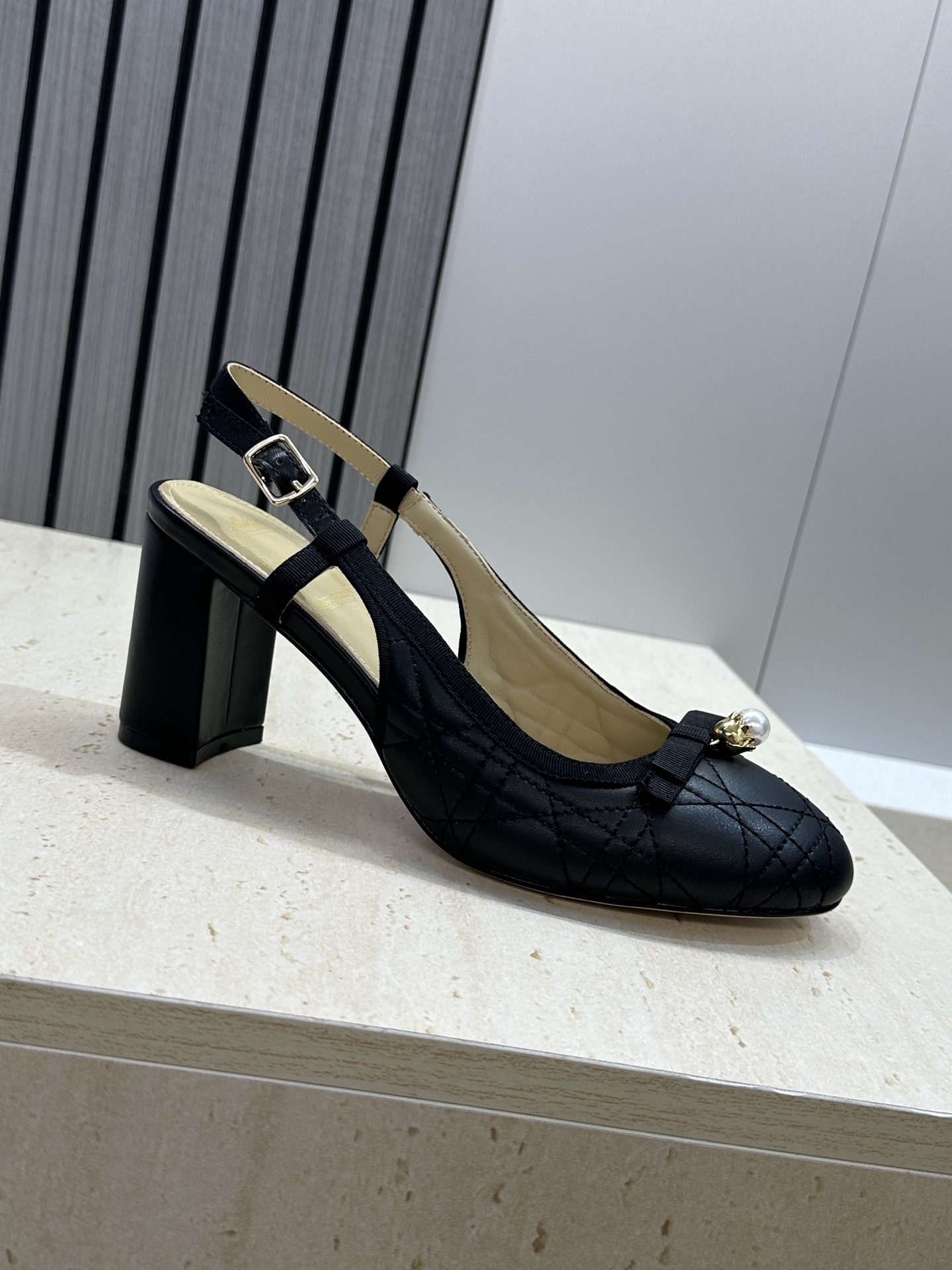 迪奥 Dior 2026春夏高定系列新款 Ballet 标志性电绣藤格纹粗跟玛丽珍芭蕾舞女鞋 CD字母l