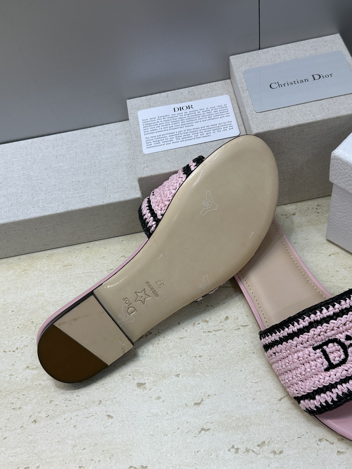 迪奥 Dior 2026 春夏新款 Woven 平底一字拖沙滩女鞋  CD字母logo立体刺绣粗跟圆头露