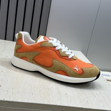 Louis Vuitto*2026春夏走秀新款系带休闲运动男跑鞋 LV 字母logo厚底圆头拼色老爹鞋材 Louis Vuitto*2026春夏走秀新款系带休闲运动男跑鞋 LV 字母logo厚底圆头拼色老爹鞋材