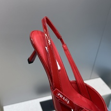 Prada 2026春夏走秀新款高跟尖头后空女鞋 普拉达字母logo扣果冻色低跟蝴蝶结拼色凉鞋 材质:鞋 Prada 2026春夏走秀新款高跟尖头后空女鞋 普拉达字母logo扣果冻色低跟蝴蝶结拼色凉鞋 材质:鞋