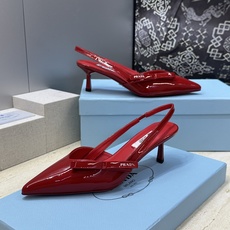 Prada 2026春夏走秀新款高跟尖头后空女鞋 普拉达字母logo扣果冻色低跟蝴蝶结拼色凉鞋 材质:鞋 Prada 2026春夏走秀新款高跟尖头后空女鞋 普拉达字母logo扣果冻色低跟蝴蝶结拼色凉鞋 材质:鞋