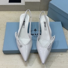 Prada 2026春夏走秀新款高跟尖头后空女鞋 普拉达字母logo扣果冻色低跟蝴蝶结拼色凉鞋 材质:鞋 Prada 2026春夏走秀新款高跟尖头后空女鞋 普拉达字母logo扣果冻色低跟蝴蝶结拼色凉鞋 材质:鞋