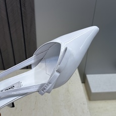Prada 2026春夏走秀新款高跟尖头后空女鞋 普拉达字母logo扣果冻色低跟蝴蝶结拼色凉鞋 材质:鞋 Prada 2026春夏走秀新款高跟尖头后空女鞋 普拉达字母logo扣果冻色低跟蝴蝶结拼色凉鞋 材质:鞋