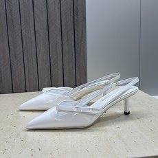 Prada 2026春夏走秀新款高跟尖头后空女鞋 普拉达字母logo扣果冻色低跟蝴蝶结拼色凉鞋 材质:鞋 Prada 2026春夏走秀新款高跟尖头后空女鞋 普拉达字母logo扣果冻色低跟蝴蝶结拼色凉鞋 材质:鞋