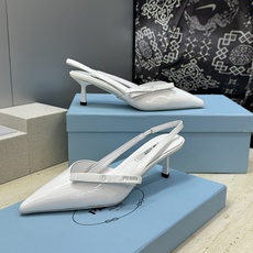 Prada 2026春夏走秀新款高跟尖头后空女鞋 普拉达字母logo扣果冻色低跟蝴蝶结拼色凉鞋 材质:鞋 Prada 2026春夏走秀新款高跟尖头后空女鞋 普拉达字母logo扣果冻色低跟蝴蝶结拼色凉鞋 材质:鞋
