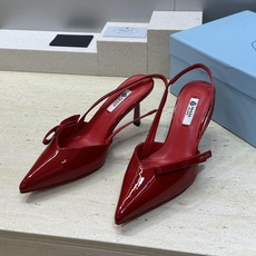 Prada 2026春夏走秀新款高跟尖头后空女鞋 普拉达字母logo扣果冻色低跟蝴蝶结拼色凉鞋 材质:鞋 Prada 2026春夏走秀新款高跟尖头后空女鞋 普拉达字母logo扣果冻色低跟蝴蝶结拼色凉鞋 材质:鞋