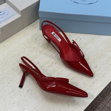 Prada 2026春夏走秀新款高跟尖头后空女鞋 普拉达字母logo扣果冻色低跟蝴蝶结拼色凉鞋 材质:鞋 Prada 2026春夏走秀新款高跟尖头后空女鞋 普拉达字母logo扣果冻色低跟蝴蝶结拼色凉鞋 材质:鞋