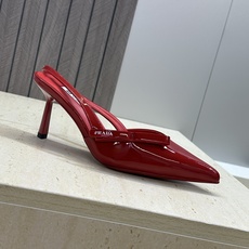 Prada 2026春夏走秀新款高跟尖头后空女鞋 普拉达字母logo扣果冻色低跟蝴蝶结拼色凉鞋 材质:鞋 Prada 2026春夏走秀新款高跟尖头后空女鞋 普拉达字母logo扣果冻色低跟蝴蝶结拼色凉鞋 材质:鞋