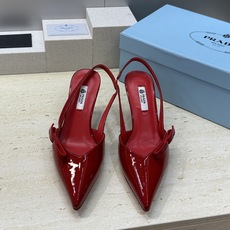 Prada 2026春夏走秀新款高跟尖头后空女鞋 普拉达字母logo扣果冻色低跟蝴蝶结拼色凉鞋 材质:鞋 Prada 2026春夏走秀新款高跟尖头后空女鞋 普拉达字母logo扣果冻色低跟蝴蝶结拼色凉鞋 材质:鞋