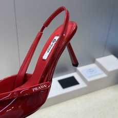 Prada 2026春夏走秀新款高跟尖头后空女鞋 普拉达字母logo扣果冻色低跟蝴蝶结拼色凉鞋 材质:鞋 Prada 2026春夏走秀新款高跟尖头后空女鞋 普拉达字母logo扣果冻色低跟蝴蝶结拼色凉鞋 材质:鞋