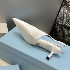 Prada 2026春夏走秀新款高跟尖头后空女鞋 普拉达字母logo扣果冻色低跟蝴蝶结拼色凉鞋 材质:鞋 Prada 2026春夏走秀新款高跟尖头后空女鞋 普拉达字母logo扣果冻色低跟蝴蝶结拼色凉鞋 材质:鞋