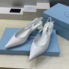 Prada 2026春夏走秀新款高跟尖头后空女鞋 普拉达字母logo扣果冻色低跟蝴蝶结拼色凉鞋 材质:鞋 Prada 2026春夏走秀新款高跟尖头后空女鞋 普拉达字母logo扣果冻色低跟蝴蝶结拼色凉鞋 材质:鞋