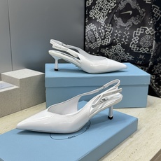 Prada 2026春夏走秀新款高跟尖头后空女鞋 普拉达字母logo扣果冻色低跟蝴蝶结拼色凉鞋 材质:鞋 Prada 2026春夏走秀新款高跟尖头后空女鞋 普拉达字母logo扣果冻色低跟蝴蝶结拼色凉鞋 材质:鞋