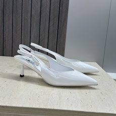 Prada 2026春夏走秀新款高跟尖头后空女鞋 普拉达字母logo扣果冻色低跟蝴蝶结拼色凉鞋 材质:鞋 Prada 2026春夏走秀新款高跟尖头后空女鞋 普拉达字母logo扣果冻色低跟蝴蝶结拼色凉鞋 材质:鞋