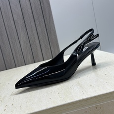 Prada 2026春夏走秀新款高跟尖头后空女鞋 普拉达字母logo扣果冻色低跟蝴蝶结拼色凉鞋 材质:鞋 Prada 2026春夏走秀新款高跟尖头后空女鞋 普拉达字母logo扣果冻色低跟蝴蝶结拼色凉鞋 材质:鞋