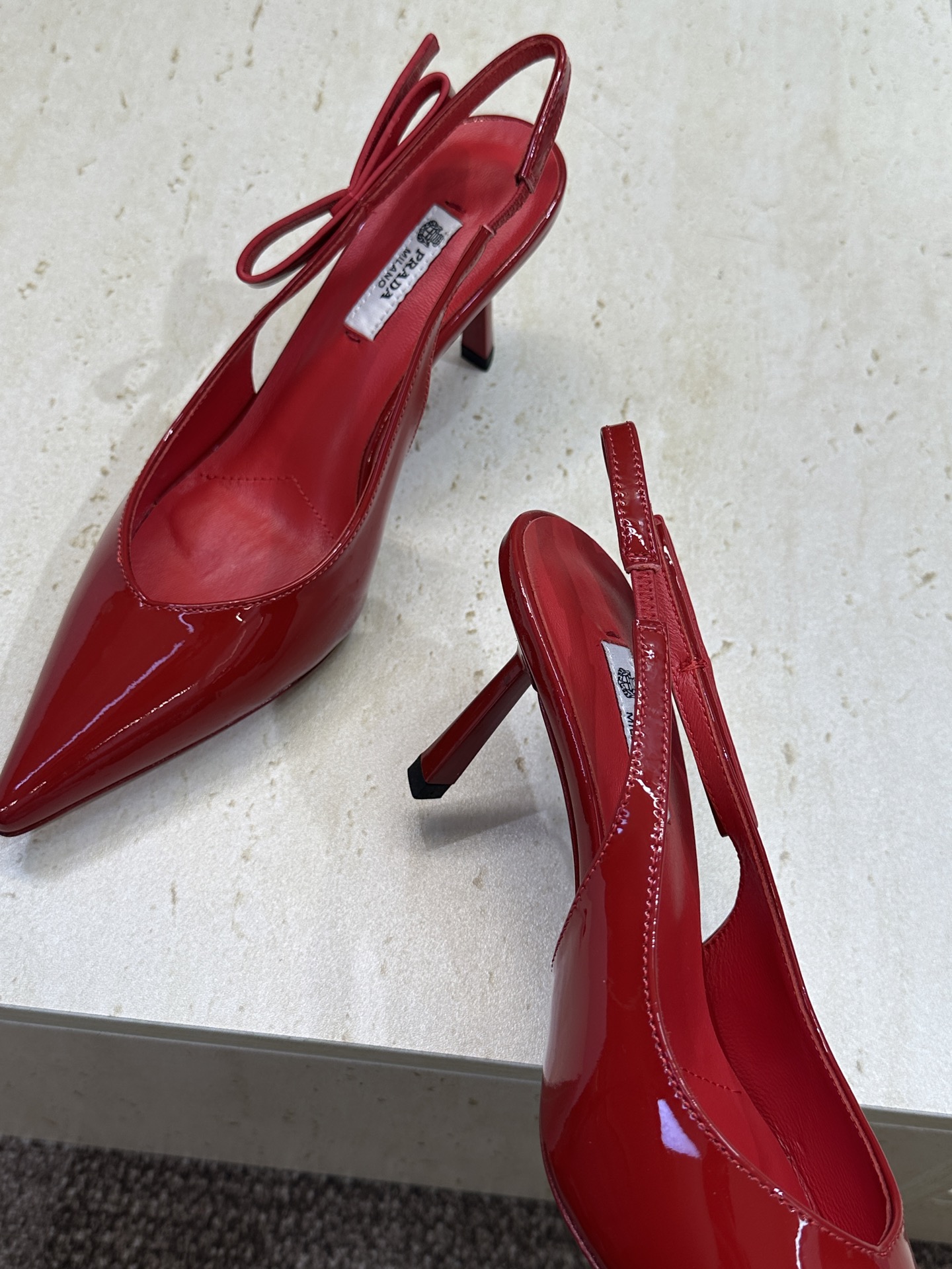 Prada 2026春夏走秀新款高跟尖头后空女鞋 普拉达字母logo扣果冻色低跟蝴蝶结拼色凉鞋 材质:鞋 Prada 2026春夏走秀新款高跟尖头后空女鞋 普拉达字母logo扣果冻色低跟蝴蝶结拼色凉鞋 材质:鞋