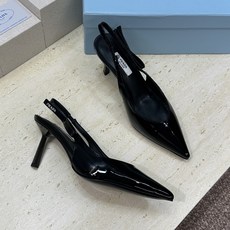 Prada 2026春夏走秀新款高跟尖头后空女鞋 普拉达字母logo扣果冻色低跟蝴蝶结拼色凉鞋 材质:鞋 Prada 2026春夏走秀新款高跟尖头后空女鞋 普拉达字母logo扣果冻色低跟蝴蝶结拼色凉鞋 材质:鞋