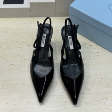 Prada 2026春夏走秀新款高跟尖头后空女鞋 普拉达字母logo扣果冻色低跟蝴蝶结拼色凉鞋 材质:鞋 Prada 2026春夏走秀新款高跟尖头后空女鞋 普拉达字母logo扣果冻色低跟蝴蝶结拼色凉鞋 材质:鞋