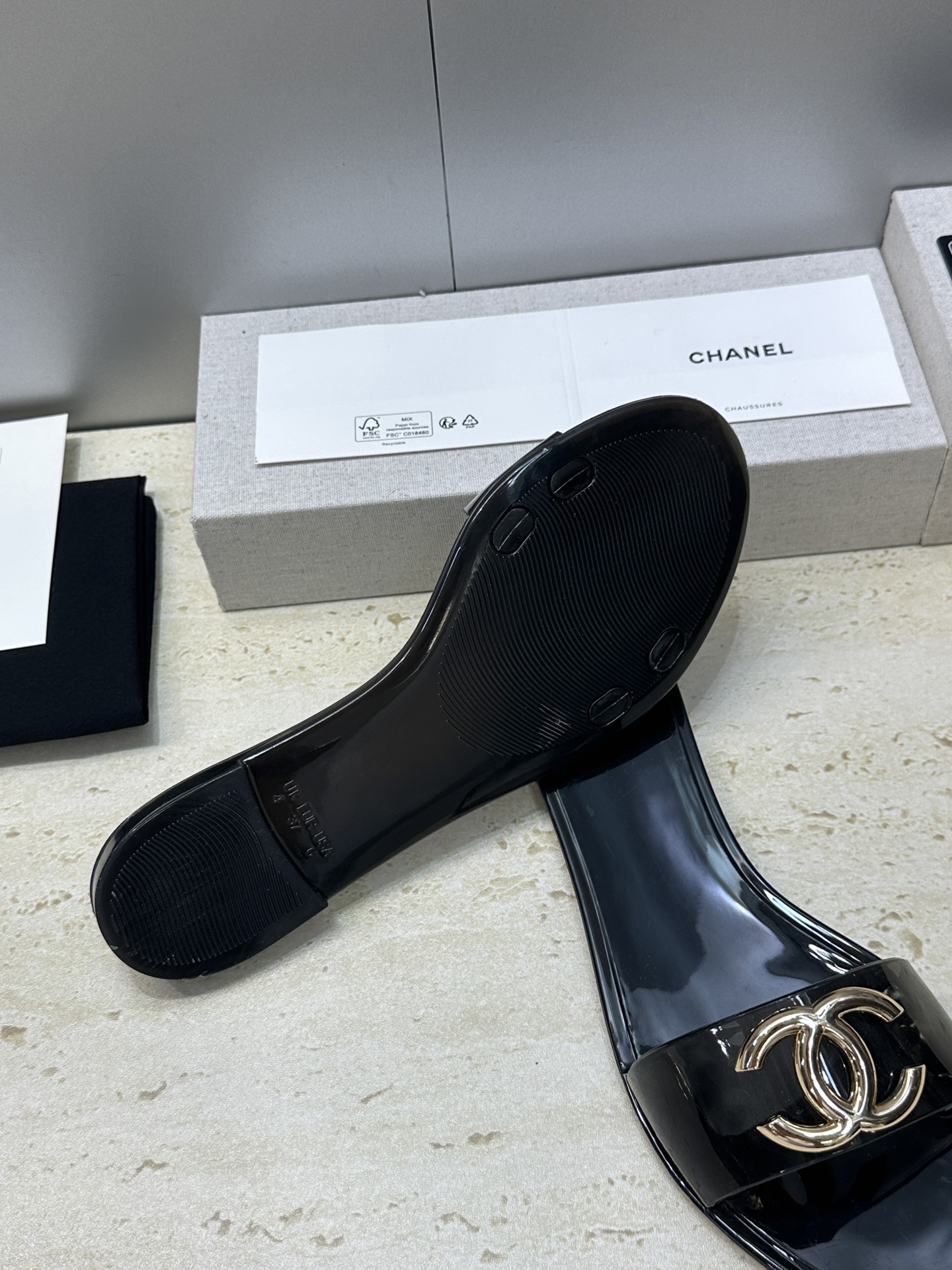 CHANEL 香奈儿 2026春夏平底休闲沙滩女鞋  小香双C字母logo五金扣圆头露趾拼色凉拖鞋Siz