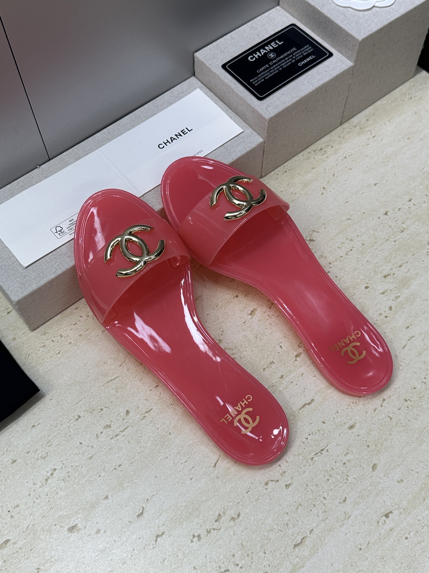 CHANEL 香奈儿 2026春夏平底休闲沙滩女鞋  小香双C字母logo五金扣圆头露趾拼色凉拖鞋Siz