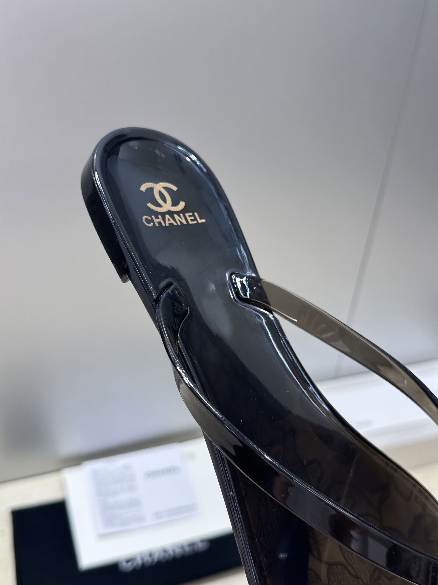 CHANEL 香奈儿 2026春夏平底休闲沙滩女鞋  小香双C字母logo水钻五金扣圆头果冻色夹趾人字拖