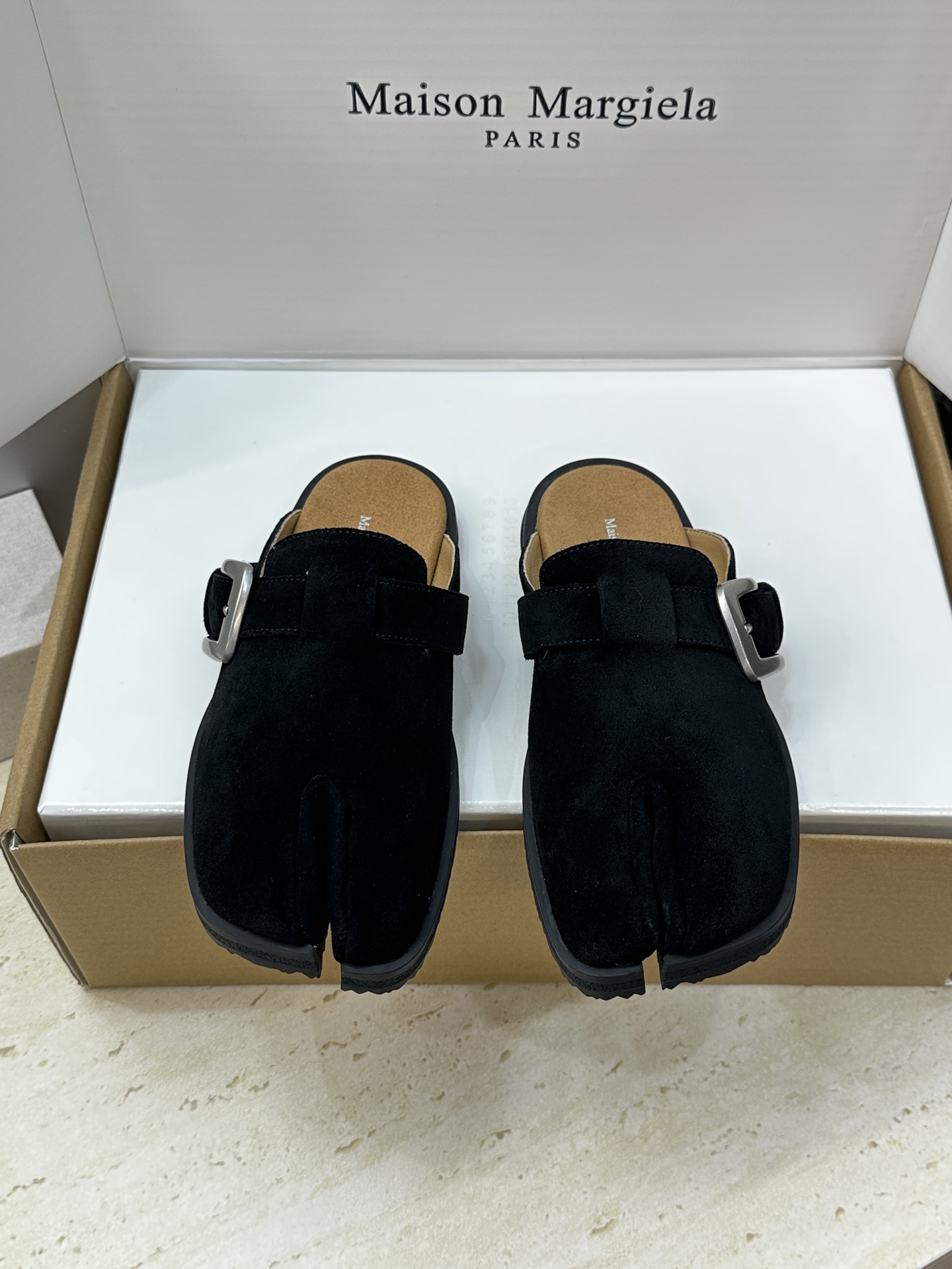 （配全套飞机盒）Maison Margiela 马吉拉 2026春夏情侣系列新款方头分趾鞋 MM6字母l