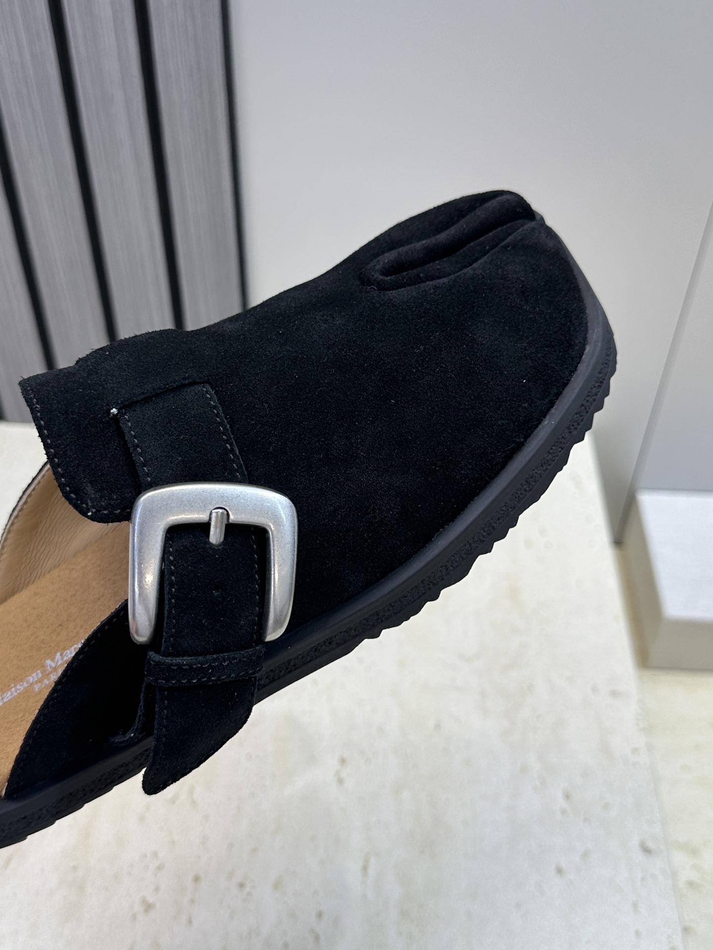 （配全套飞机盒）Maison Margiela 马吉拉 2026春夏情侣系列新款方头分趾鞋 MM6字母l