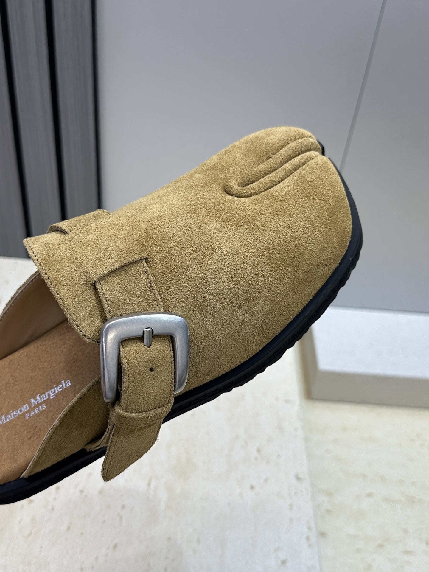 （配全套飞机盒）Maison Margiela 马吉拉 2026春夏情侣系列新款方头分趾鞋 MM6字母l