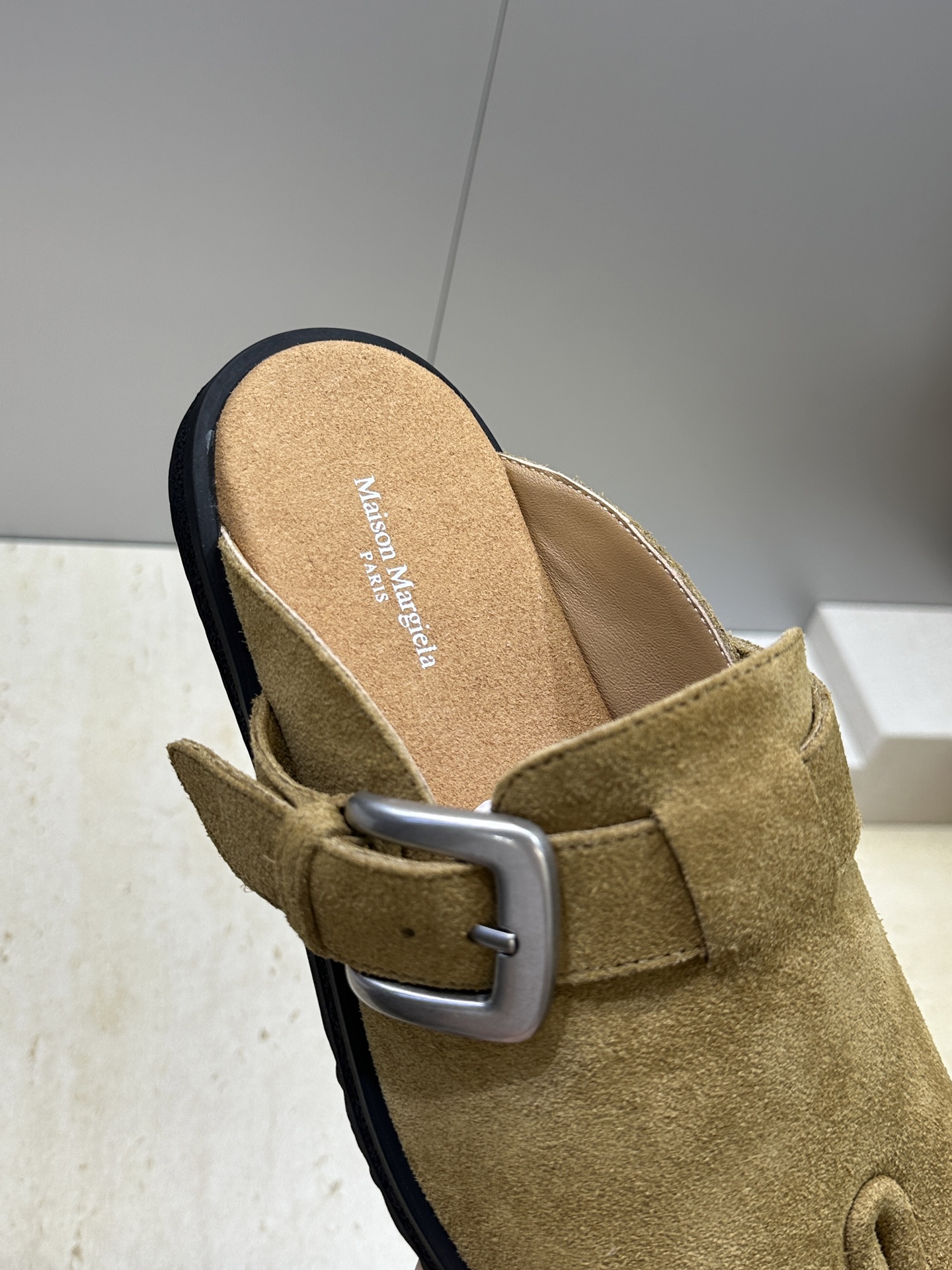 （配全套飞机盒）Maison Margiela 马吉拉 2026春夏情侣系列新款方头分趾鞋 MM6字母l