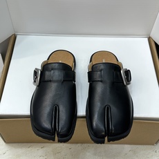 (配全套飞机盒)Maison Margiela 马吉拉 2026春夏情侣系列新款方头分趾鞋 MM6字母l (配全套飞机盒)Maison Margiela 马吉拉 2026春夏情侣系列新款方头分趾鞋 MM6字母l