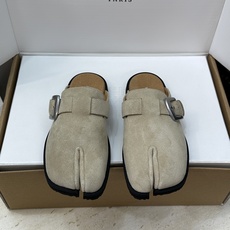 (配全套飞机盒)Maison Margiela 马吉拉 2026春夏情侣系列新款方头分趾鞋 MM6字母l (配全套飞机盒)Maison Margiela 马吉拉 2026春夏情侣系列新款方头分趾鞋 MM6字母l