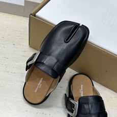 (配全套飞机盒)Maison Margiela 马吉拉 2026春夏情侣系列新款方头分趾鞋 MM6字母l (配全套飞机盒)Maison Margiela 马吉拉 2026春夏情侣系列新款方头分趾鞋 MM6字母l
