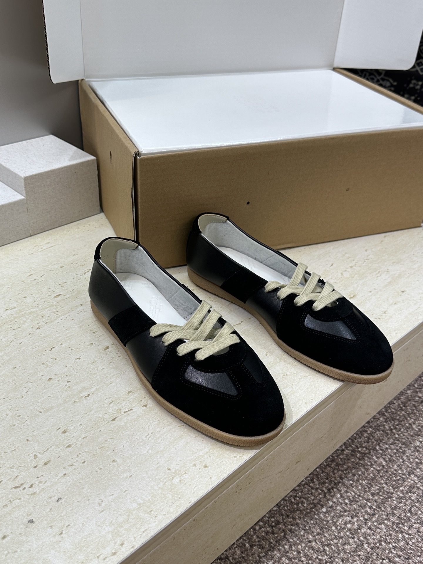 （配全套飞机盒）MaisonMargiela 2026春夏情侣新款系带德训休闲鞋 MM6 马吉拉字母lo