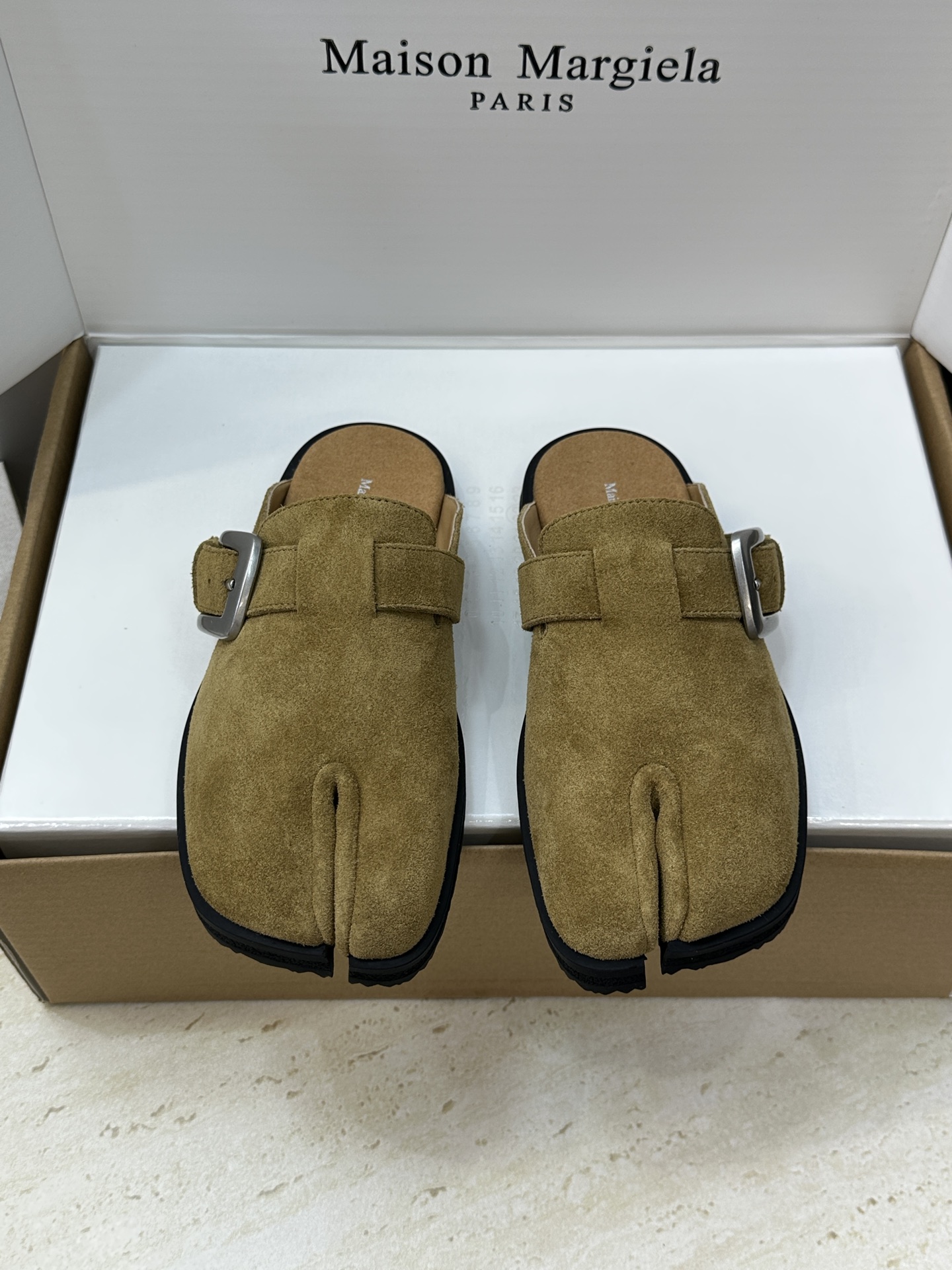 （配全套飞机盒）Maison Margiela 马吉拉 2026春夏情侣系列新款方头分趾鞋 MM6字母l