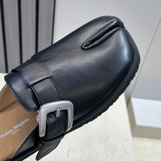 (配全套飞机盒)Maison Margiela 马吉拉 2026春夏情侣系列新款方头分趾鞋 MM6字母l (配全套飞机盒)Maison Margiela 马吉拉 2026春夏情侣系列新款方头分趾鞋 MM6字母l