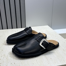 (配全套飞机盒)Maison Margiela 马吉拉 2026春夏情侣系列新款方头分趾鞋 MM6字母l (配全套飞机盒)Maison Margiela 马吉拉 2026春夏情侣系列新款方头分趾鞋 MM6字母l