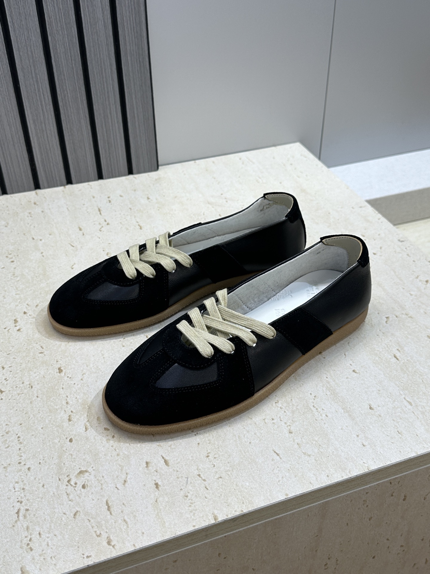 （配全套飞机盒）MaisonMargiela 2026春夏情侣新款系带德训休闲鞋 MM6 马吉拉字母lo