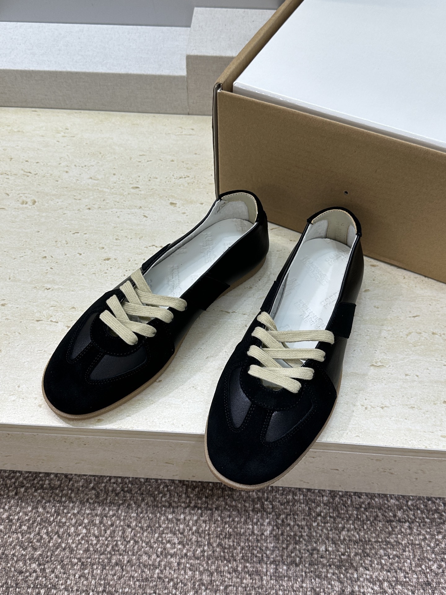 （配全套飞机盒）MaisonMargiela 2026春夏情侣新款系带德训休闲鞋 MM6 马吉拉字母lo