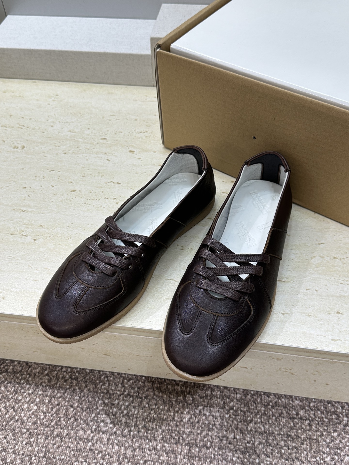 （配全套飞机盒）MaisonMargiela 2026春夏情侣新款系带德训休闲鞋 MM6 马吉拉字母lo