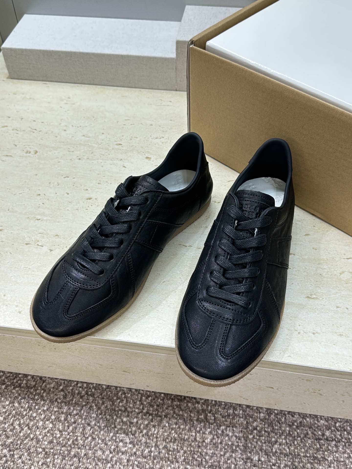 （配全套飞机盒）MaisonMargiela 2026春夏情侣新款系带德训休闲鞋 MM6 马吉拉字母lo