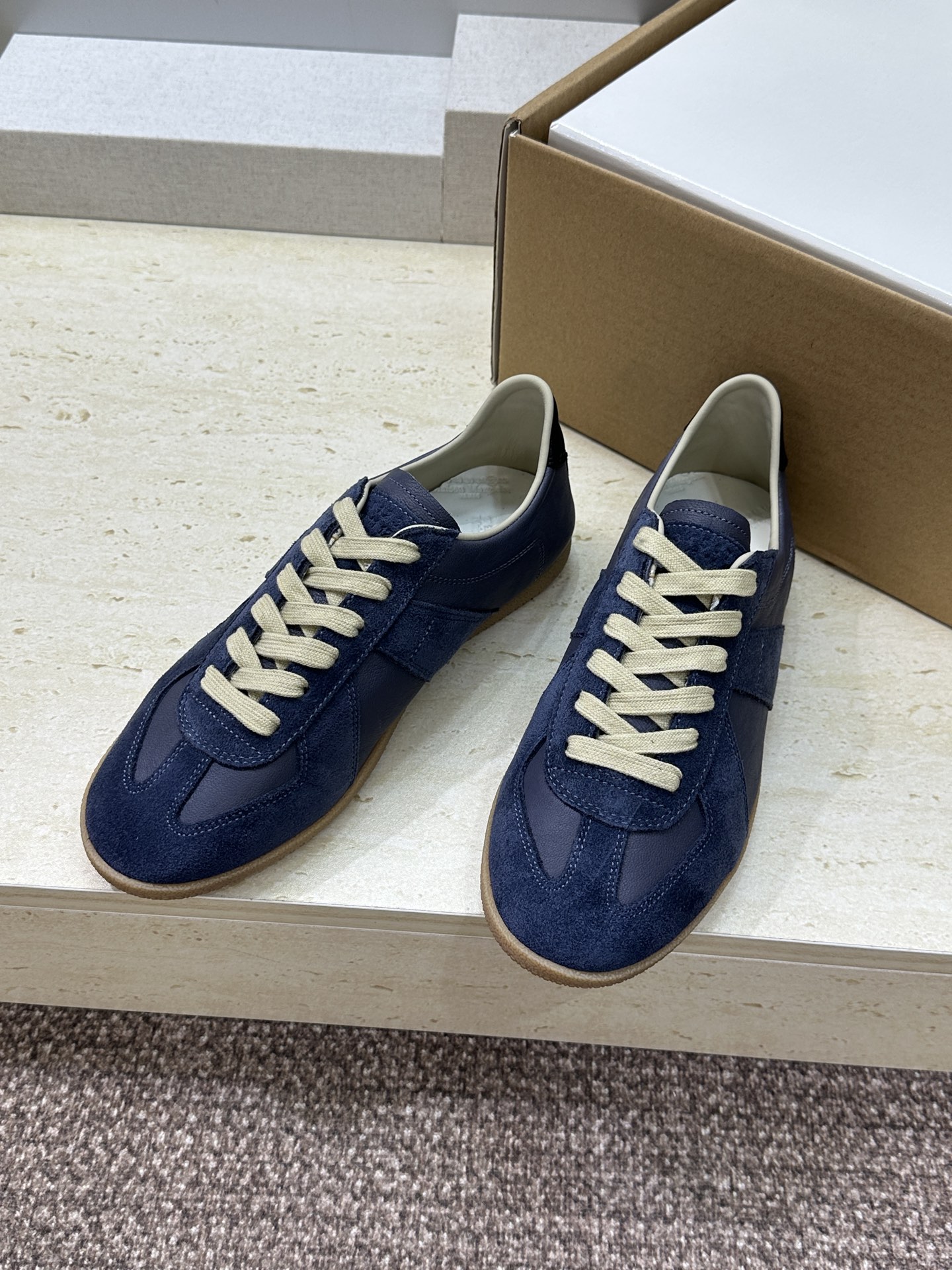 （配全套飞机盒）MaisonMargiela 2026春夏情侣新款系带德训休闲鞋 MM6 马吉拉字母lo