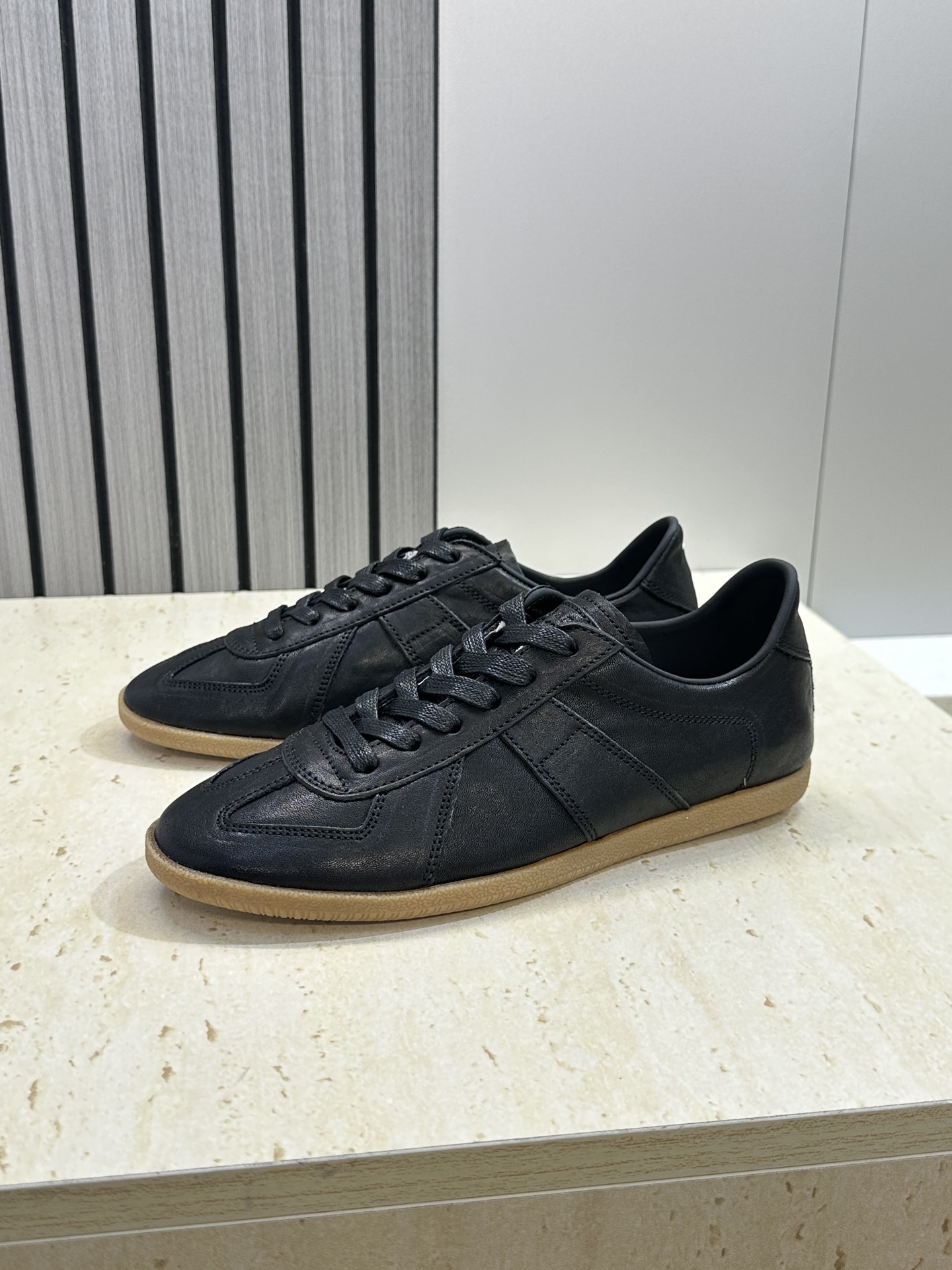 （配全套飞机盒）MaisonMargiela 2026春夏情侣新款系带德训休闲鞋 MM6 马吉拉字母lo