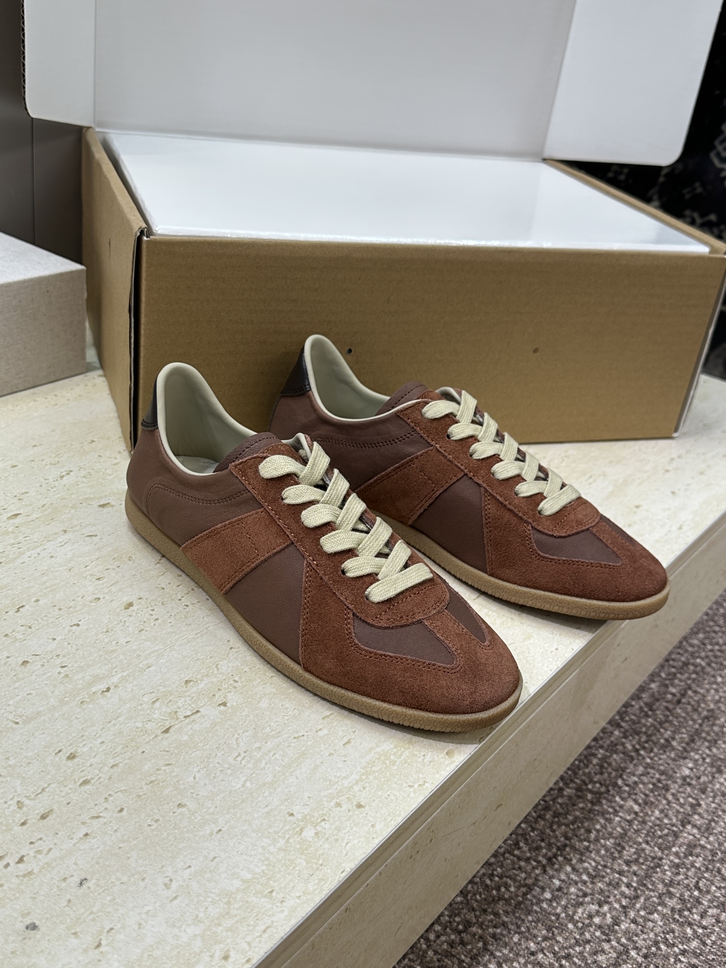 （配全套飞机盒）MaisonMargiela 2026春夏情侣新款系带德训休闲鞋 MM6 马吉拉字母lo