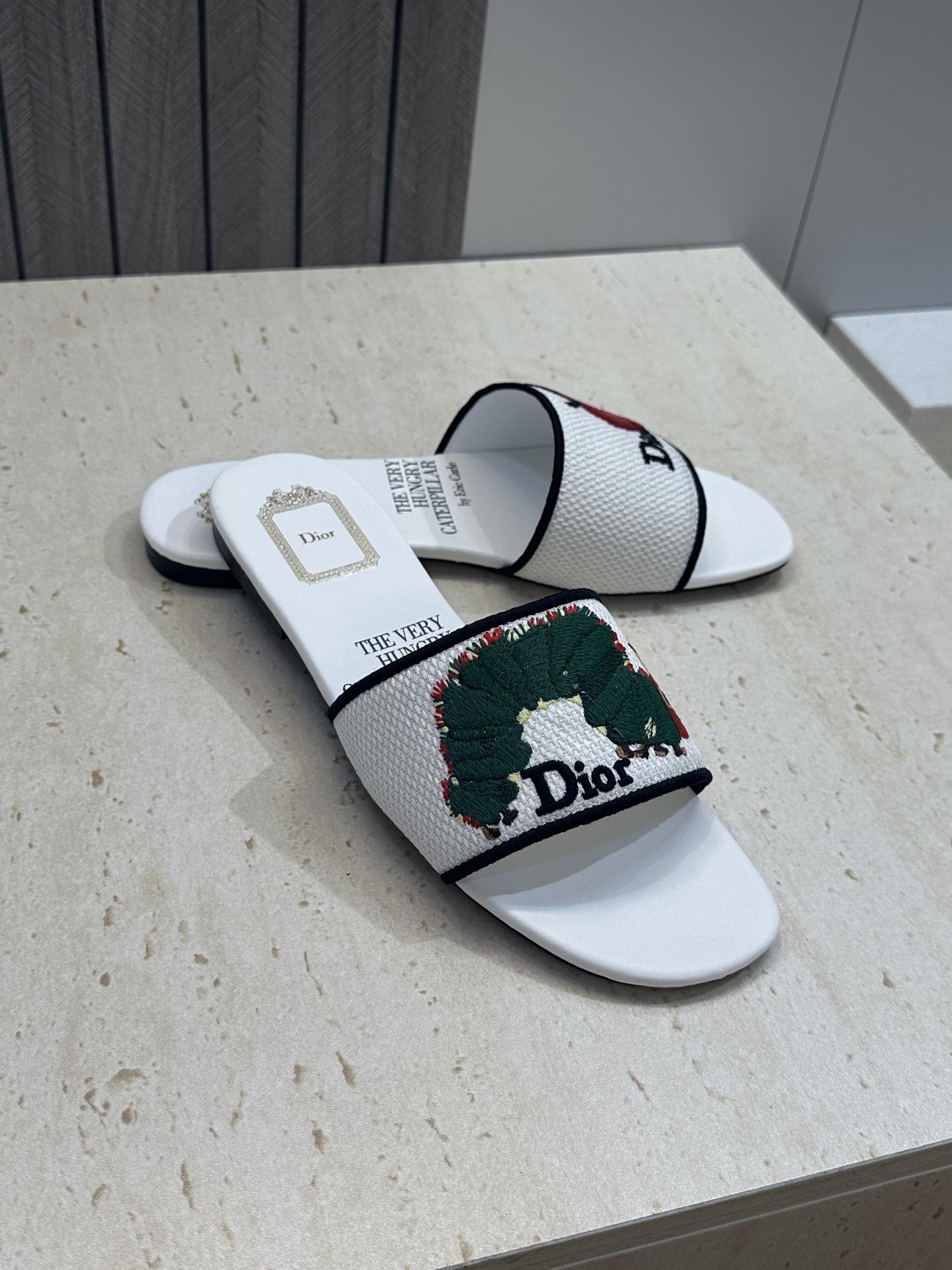 平底迪奥 Dior 2026春夏新款 DWAY 一字拖女鞋 CD字母logo立体刺绣平底凉鞋 圆头粗跟果