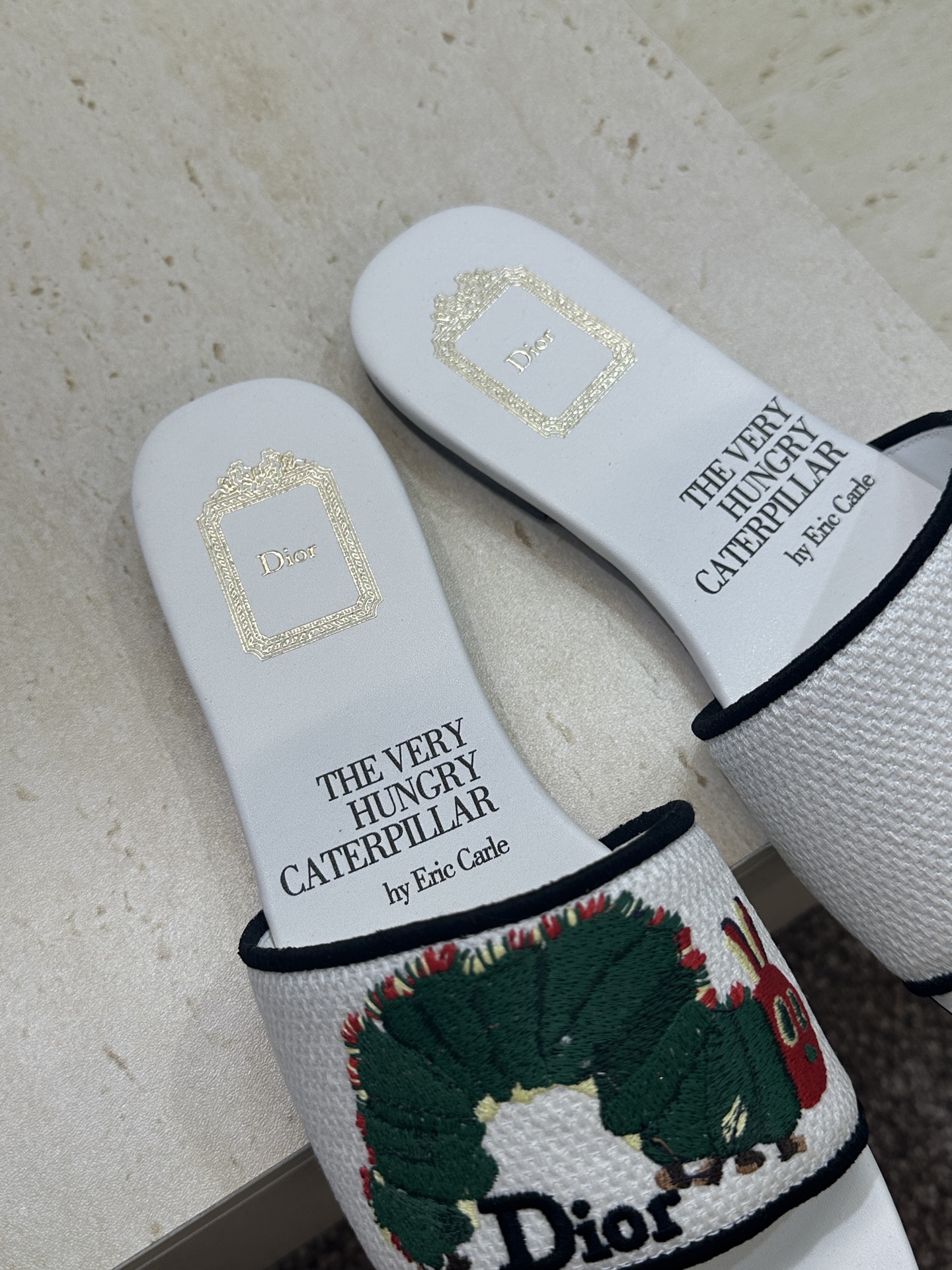 平底迪奥 Dior 2026春夏新款 DWAY 一字拖女鞋 CD字母logo立体刺绣平底凉鞋 圆头粗跟果