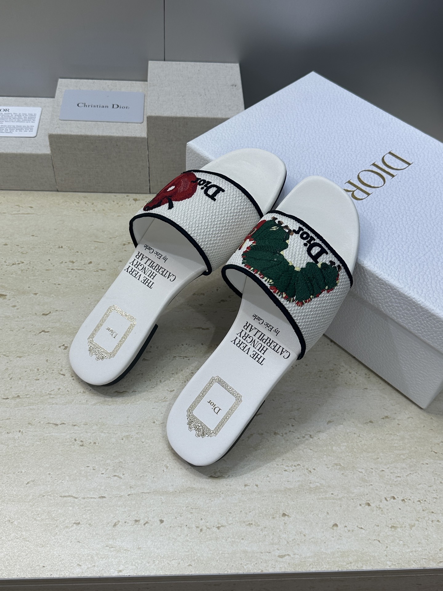 平底迪奥 Dior 2026春夏新款 DWAY 一字拖女鞋 CD字母logo立体刺绣平底凉鞋 圆头粗跟果