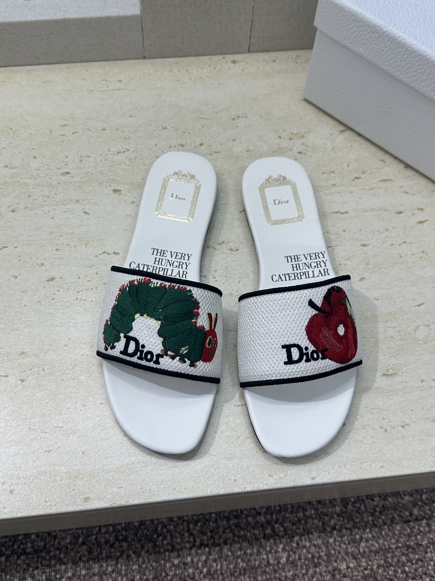 平底迪奥 Dior 2026春夏新款 DWAY 一字拖女鞋 CD字母logo立体刺绣平底凉鞋 圆头粗跟果