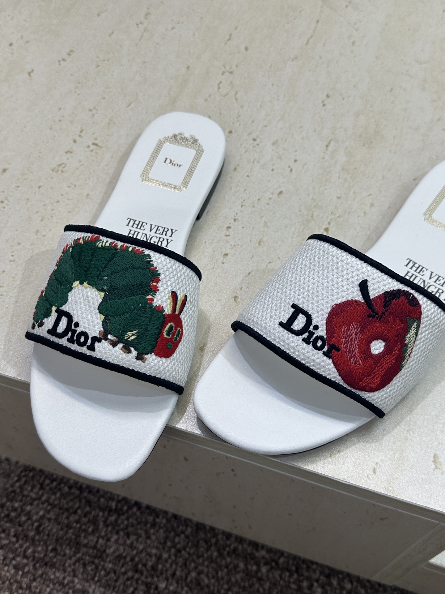 平底迪奥 Dior 2026春夏新款 DWAY 一字拖女鞋 CD字母logo立体刺绣平底凉鞋 圆头粗跟果