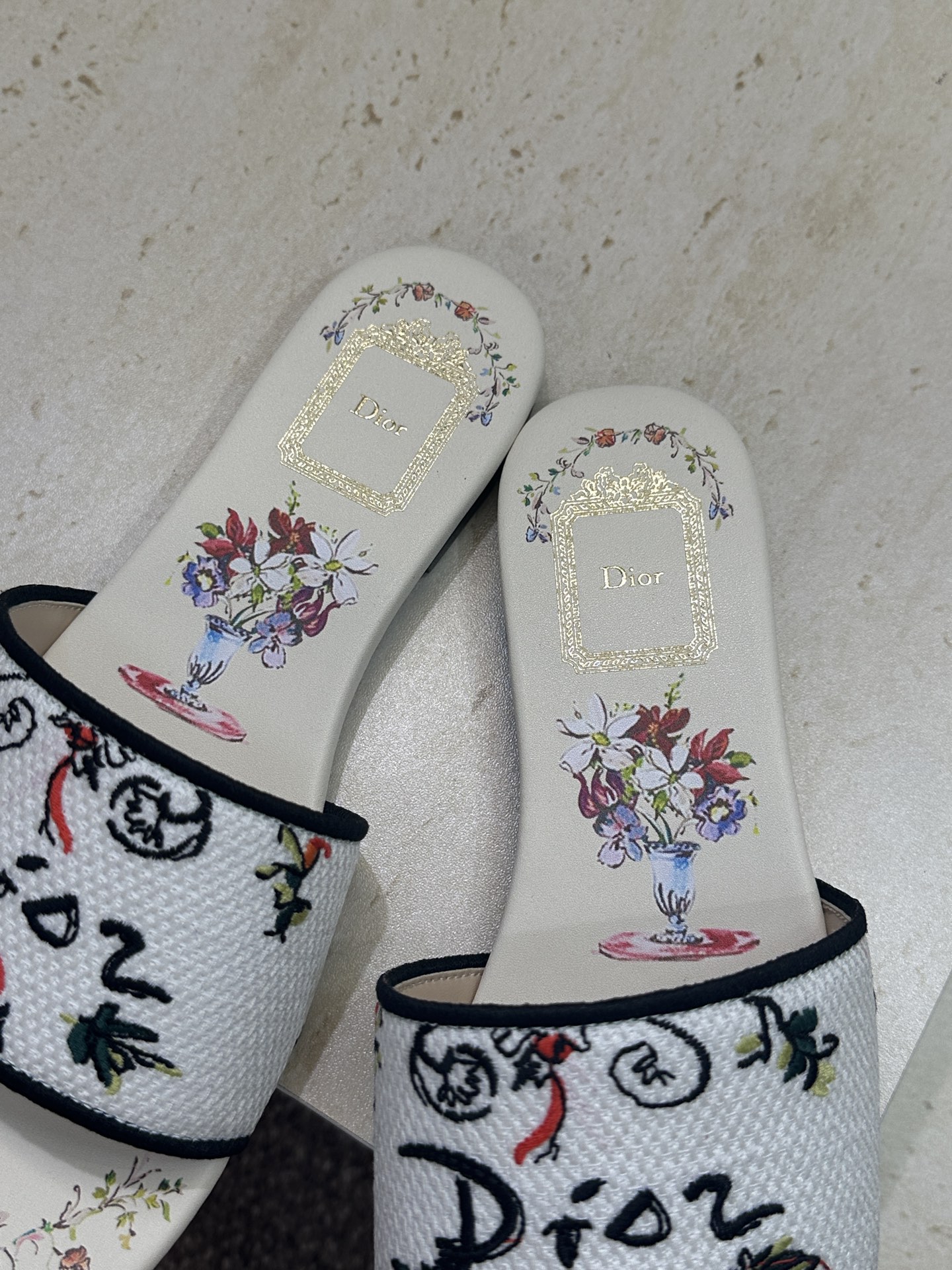 平底迪奥 Dior 2026春夏新款 DWAY 一字拖女鞋 CD字母logo立体刺绣平底凉鞋 圆头粗跟果
