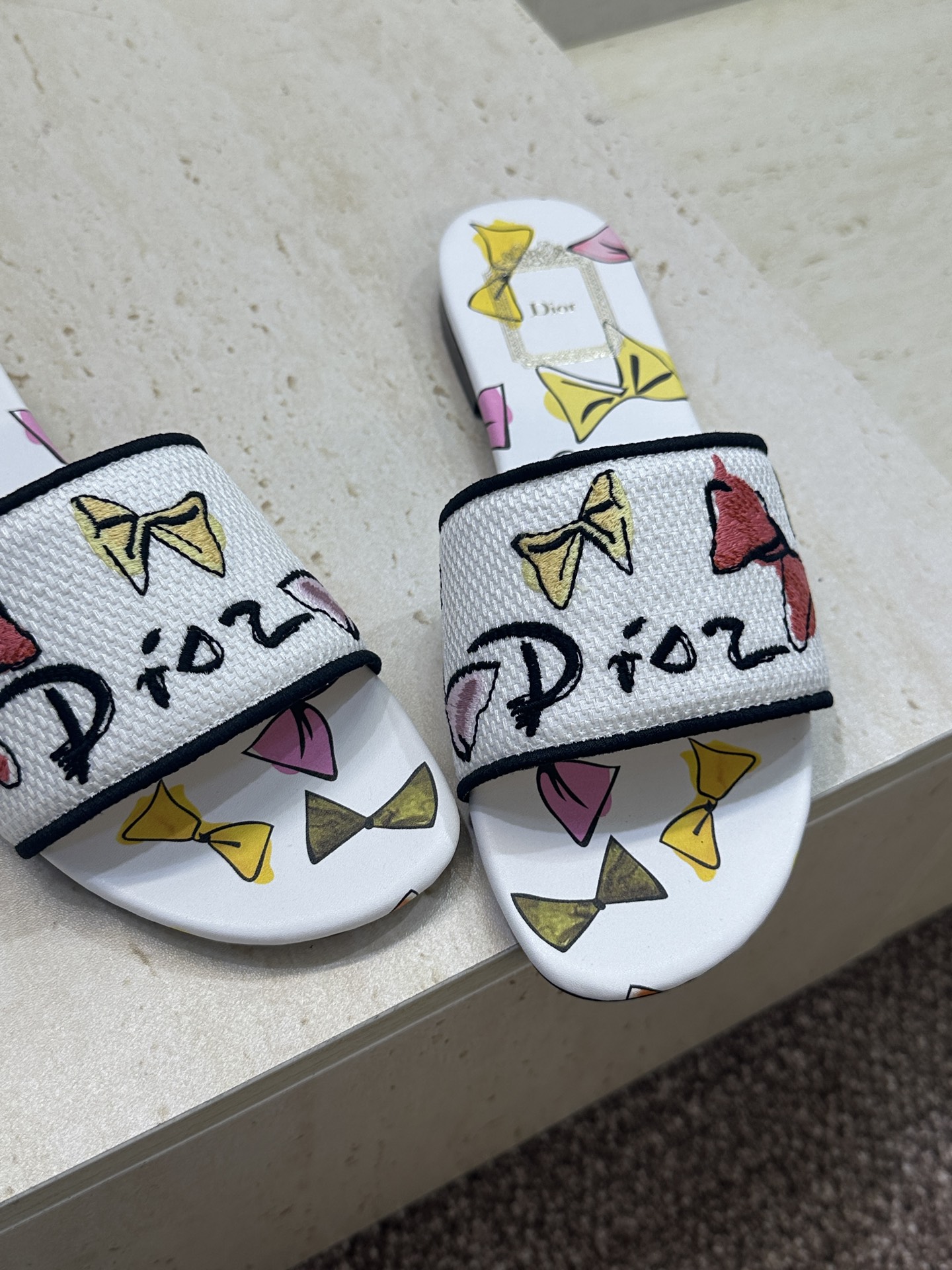 平底迪奥 Dior 2026春夏新款 DWAY 一字拖女鞋 CD字母logo立体刺绣平底凉鞋 圆头粗跟果